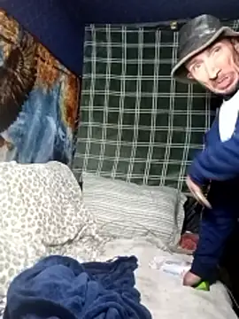 Mrluckstick online show from May 3, 6:40 am