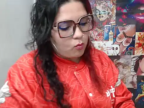 Curvy-Queen online show from September 18, 1:19 am