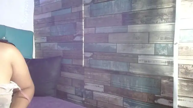 Yesamin Stone18 online show from April 12, 12:08 pm