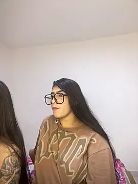 Snapshot of Sweet_and_Rous0 chatting on December 17, 3:00 am Sweet and Rous0 online show from December 17, 3:00 am