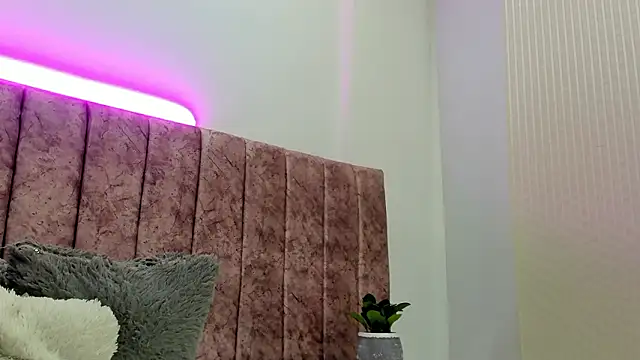 Ambeer fox  online show from March 6, 11:05 am