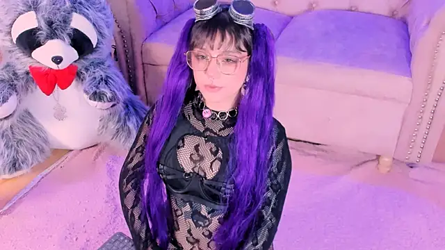 BizzyNoar online show from April 4, 2:45 pm