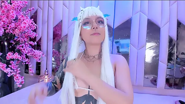 BizzyNoar online show from September 18, 9:18 pm