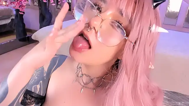 BizzyNoar online show from September 26, 11:17 am