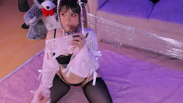 BizzyNoar online show from April 13, 2:21 pm