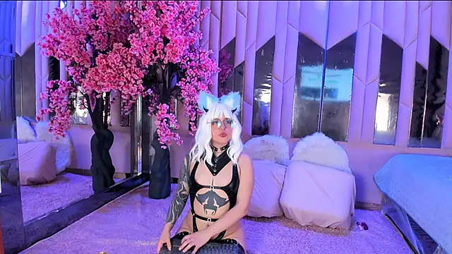 BizzyNoar online show from October 18, 8:44 pm