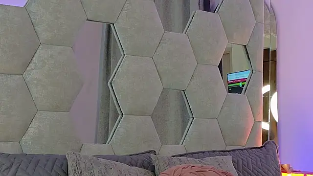 NicoleArmani online show from February 6, 10:50 pm