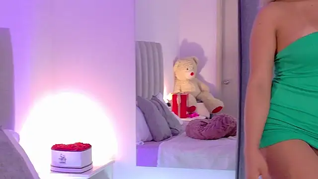 NicoleArmani online show from November 28, 7:36 pm