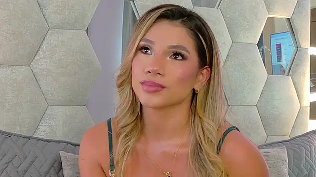 NicoleArmani online show from February 12, 9:25 pm