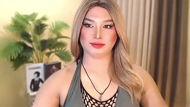 Snapshot of UrGoddess_Kiera chatting on October 23, 5:11 pm UrGoddess Kiera online show from October 23, 5:11 pm