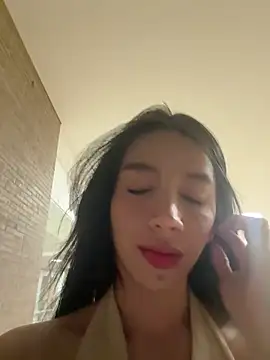 Snapshot of Min_junn chatting on October 6, 2:46 am Min junn online show from October 6, 2:46 am