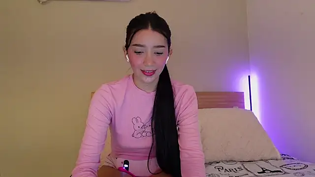 Snapshot of Min_junn chatting on September 13, 2:22 am Min junn online show from September 13, 2:22 am