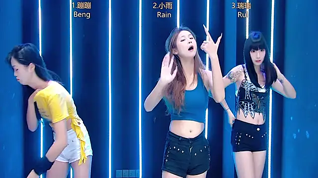 queen-001 online show from November 9, 12:20 pm