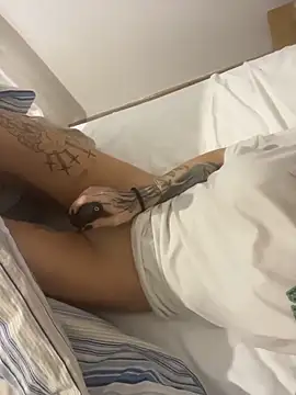 nikkaanderic online show from February 11, 10:48 am