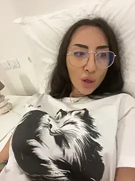 nikkaanderic online show from January 13, 12:42 pm