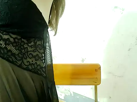 SuhyoCii online show from April 12, 9:01 am