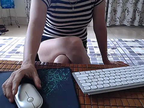 Snapshot of Ami_8x chatting on September 29, 4:41 am Ami 8x online show from September 29, 4:41 am