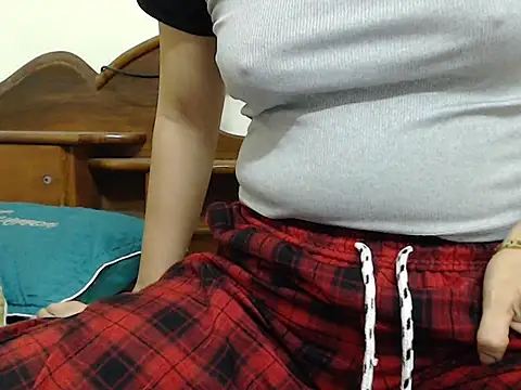 Ami 8x online show from December 18, 3:05 pm