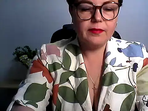 EllaLove2277 online show from April 18, 5:26 pm