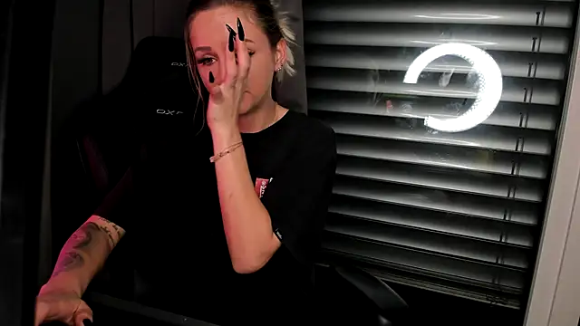 Lyra XX online show from March 2, 9:11 pm