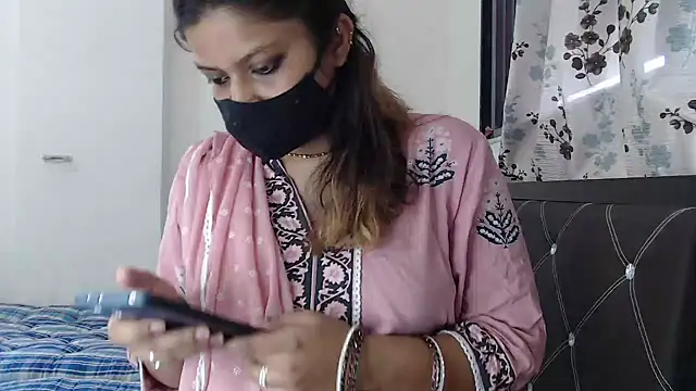 Snapshot of SpicykhalifaX chatting on May 3, 6:51 am SpicykhalifaX online show from May 3, 6:51 am