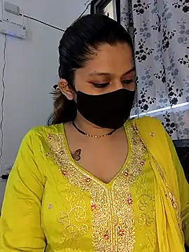 Snapshot of SpicykhalifaX chatting on May 5, 6:27 am SpicykhalifaX online show from May 5, 6:27 am
