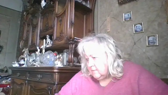 Snapshot of Lala-Love56 chatting on June 6, 6:29 am Lala-Love56 online show from June 6, 6:29 am