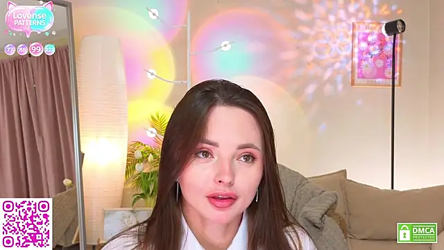 Snapshot of OliviaKis_ chatting on July 9, 8:15 am OliviaKis online show from July 9, 8:15 am