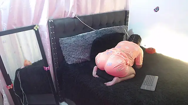 amberbakee online show from October 31, 1:46 am