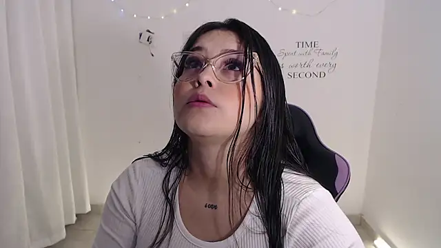 Snapshot of amberbakee chatting on June 11, 1:41 pm amberbakee online show from June 11, 1:41 pm