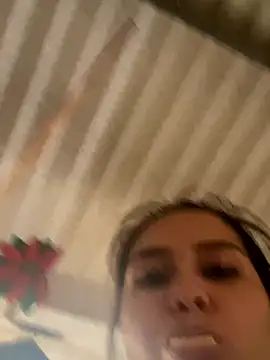 Snapshot of amberbakee chatting on December 17, 4:01 pm amberbakee online show from December 17, 4:01 pm