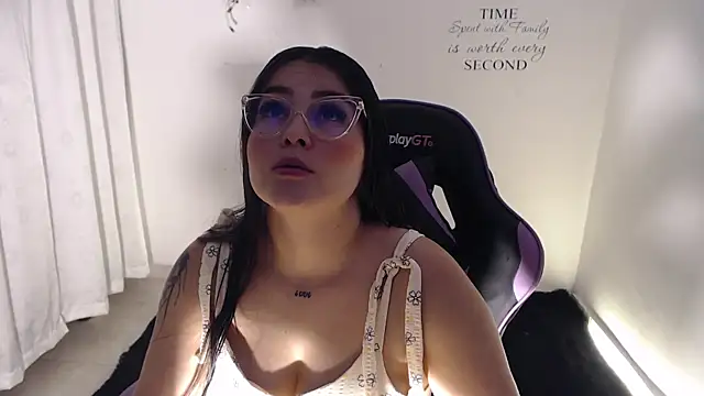 Snapshot of amberbakee chatting on June 1, 3:44 pm amberbakee online show from June 1, 3:44 pm
