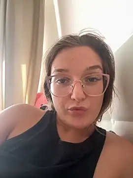 Snapshot of Bellatrisssaa chatting on September 14, 10:04 am Bellatrisssaa online show from September 14, 10:04 am