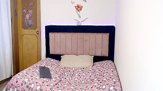 Snapshot of Valeryxs chatting on February 9, 10:41 pm Valeryxs online show from February 9, 10:41 pm