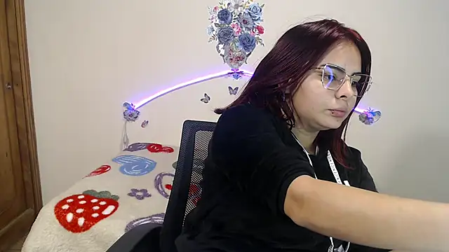 Valeryxs online show from November 4, 7:39 pm