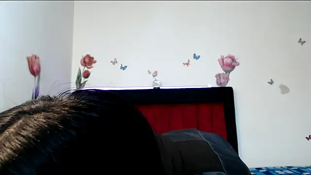 Valeryxs online show from April 14, 1:05 pm