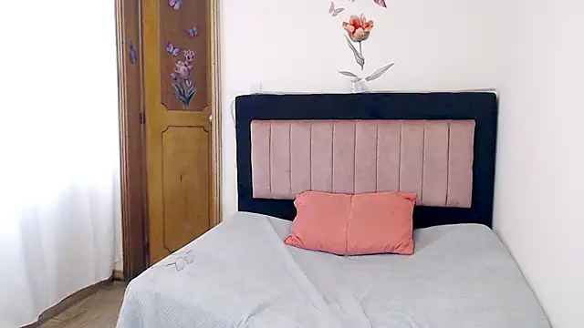 Snapshot of Valeryxs chatting on February 12, 8:08 pm Valeryxs online show from February 12, 8:08 pm