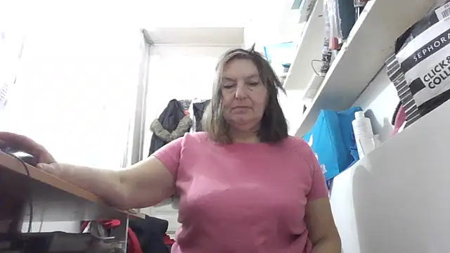 AnnaLive570 online show from December 19, 5:32 am