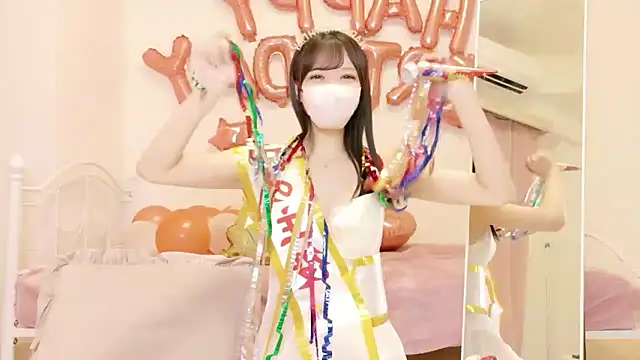 roachan  online show from March 28, 2:07 pm