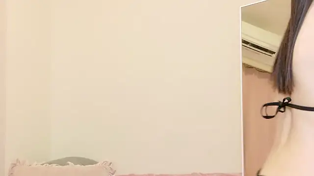 roachan  online show from April 24, 1:57 pm