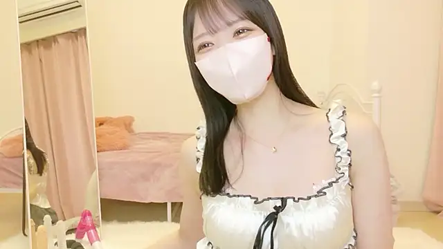 roachan  online show from February 7, 3:20 pm