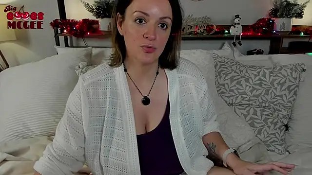 BigBoobsMcGee online show from December 18, 2:49 am