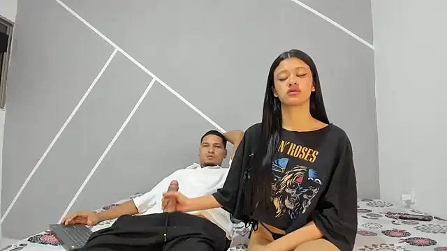 Snapshot of Sexy777Couple chatting on March 1, 2:22 am Sexy777Couple online show from March 1, 2:22 am