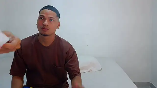 Snapshot of Sexy777Couple chatting on September 17, 7:27 pm Sexy777Couple online show from September 17, 7:27 pm