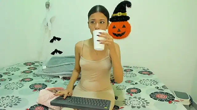 Snapshot of Sexy777Couple chatting on October 24, 10:09 pm Sexy777Couple online show from October 24, 10:09 pm