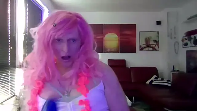hellgirl1980 online show from April 12, 11:46 am