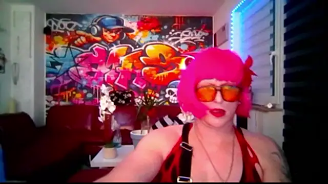 hellgirl1980 online show from May 6, 10:58 pm
