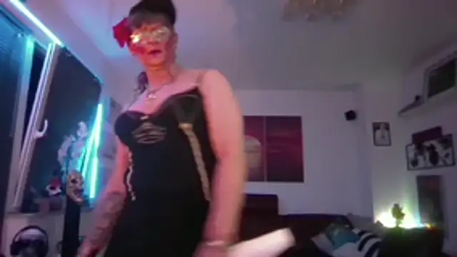 hellgirl1980 online show from November 30, 3:07 am