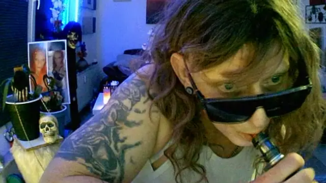 hellgirl1980 online show from November 5, 10:46 pm