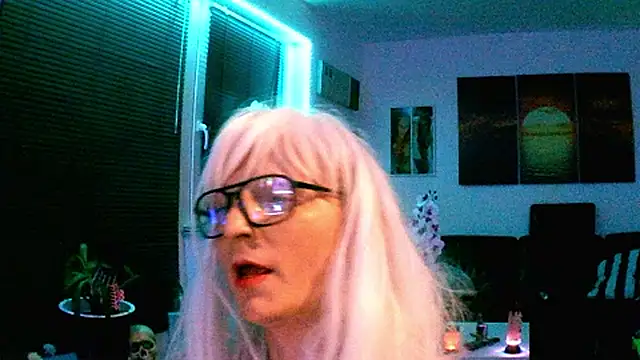 hellgirl1980 online show from November 12, 11:08 pm